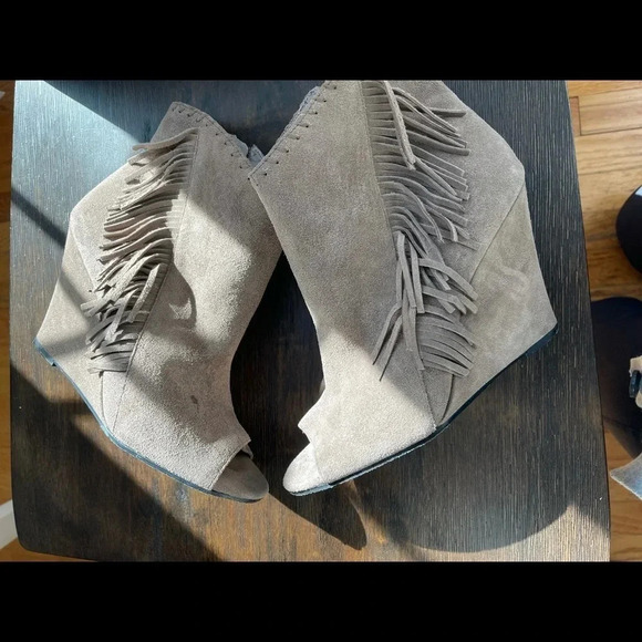 Vince Camuto peep toe booties - Picture 2 of 16